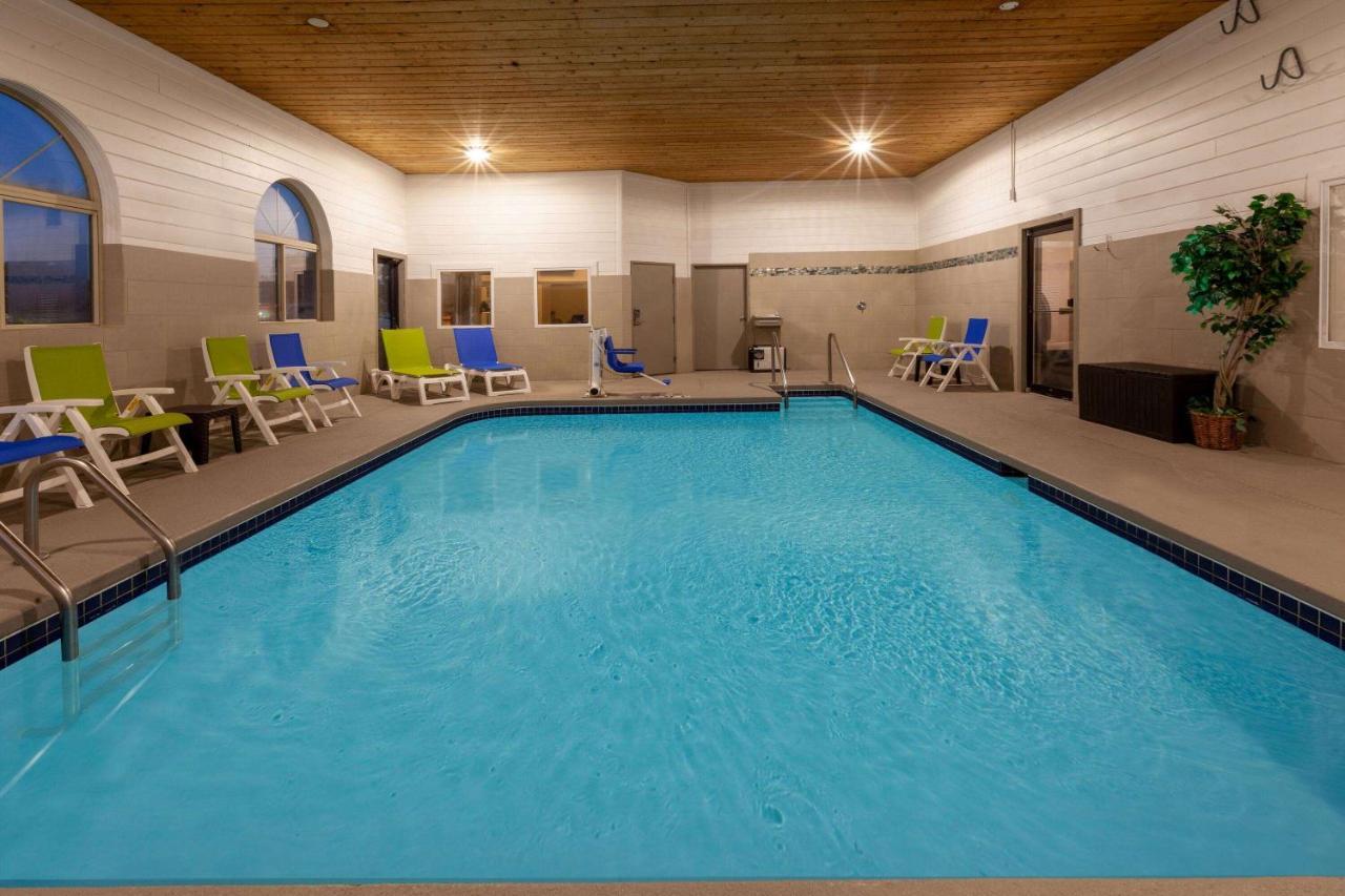 Days Inn By Wyndham Racine/Sturtevant Εξωτερικό φωτογραφία