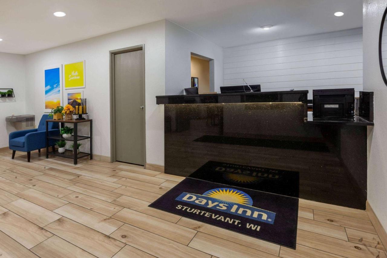 Days Inn By Wyndham Racine/Sturtevant Εξωτερικό φωτογραφία