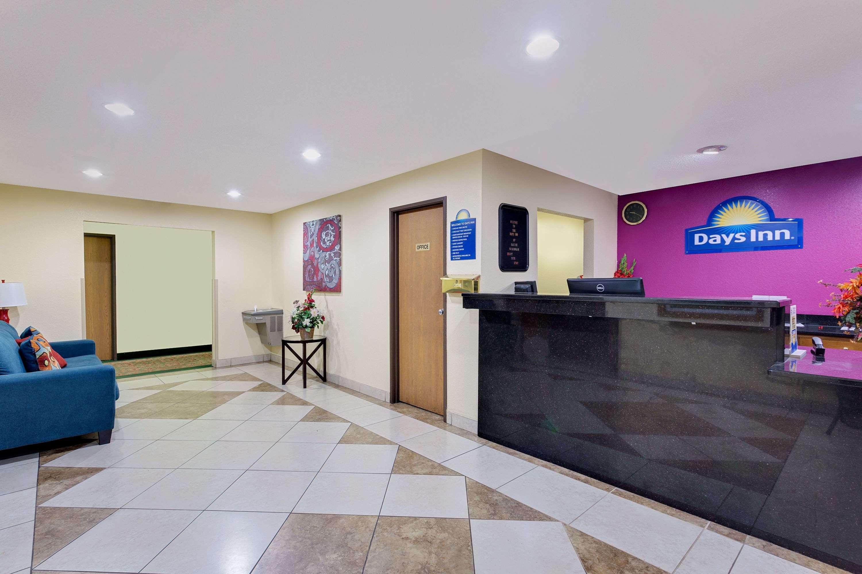 Days Inn By Wyndham Racine/Sturtevant Εξωτερικό φωτογραφία