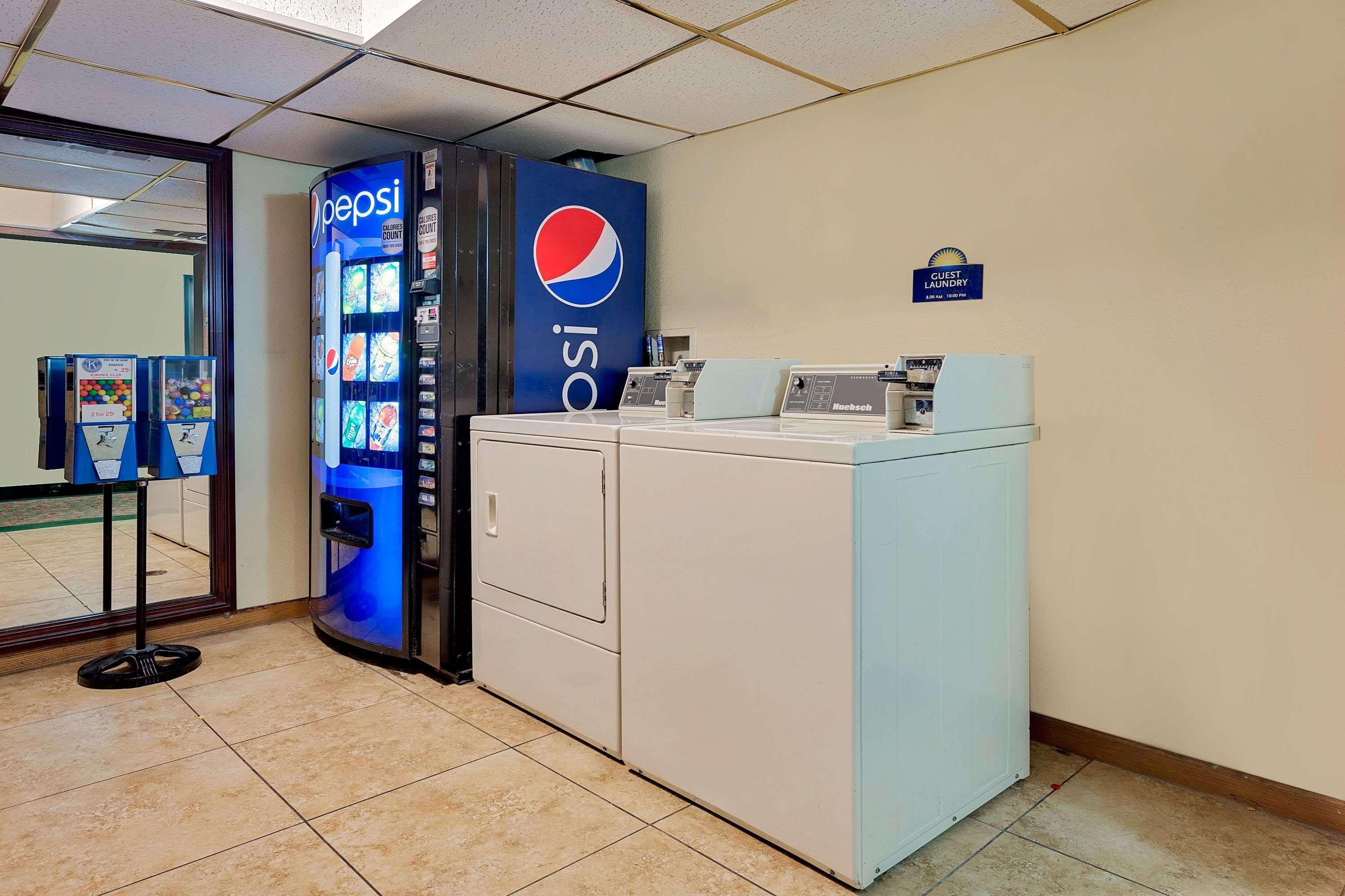 Days Inn By Wyndham Racine/Sturtevant Εξωτερικό φωτογραφία