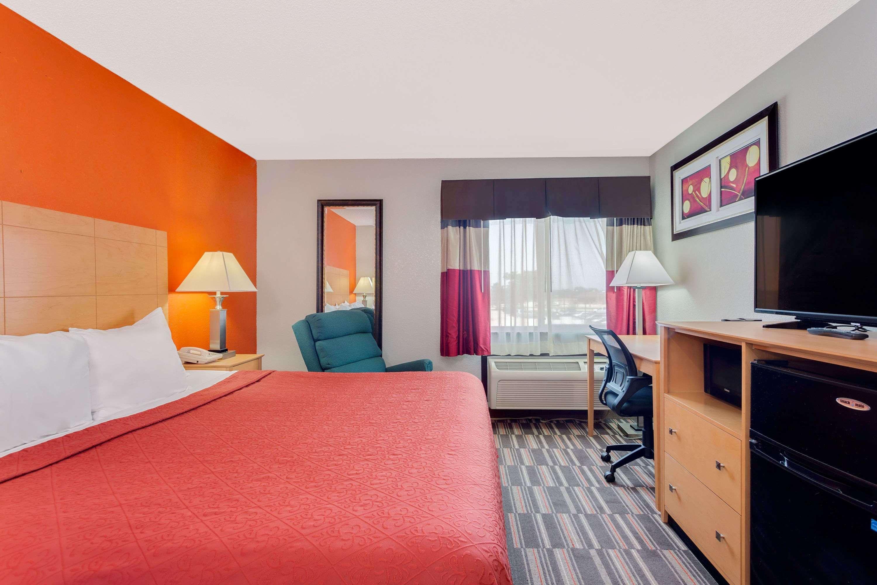 Days Inn By Wyndham Racine/Sturtevant Εξωτερικό φωτογραφία