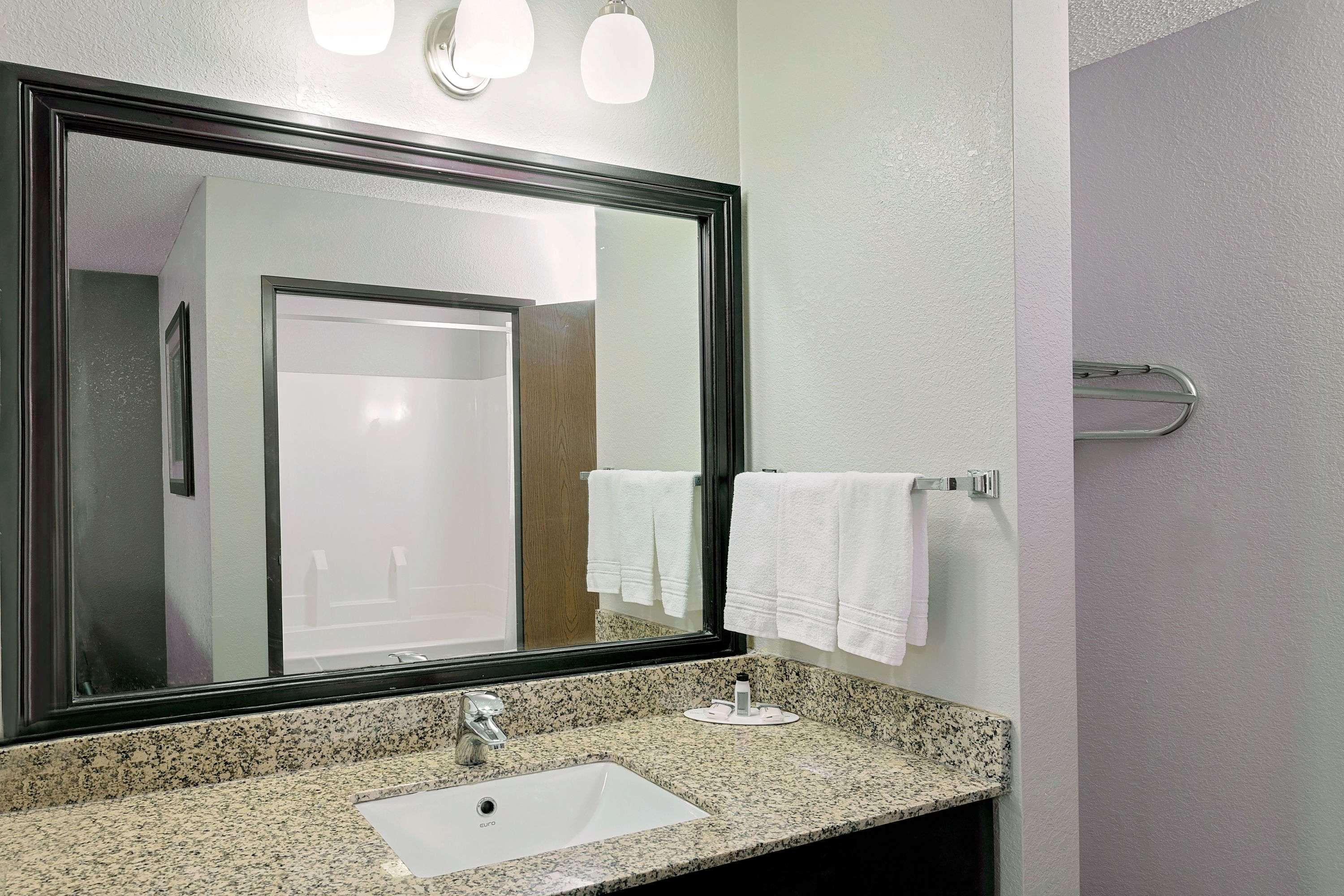 Days Inn By Wyndham Racine/Sturtevant Εξωτερικό φωτογραφία